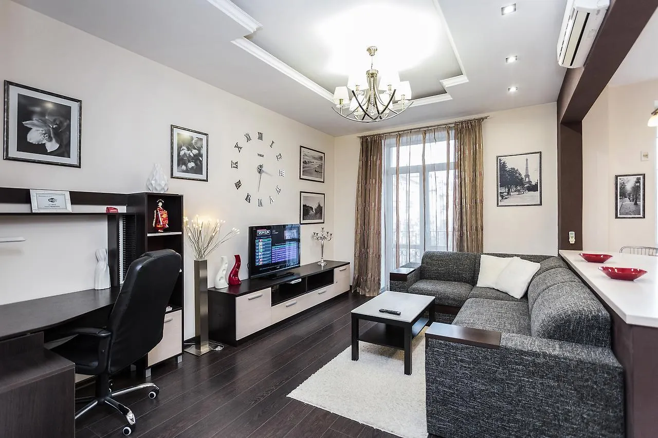 Central Apartment On Nezavisimosti 23