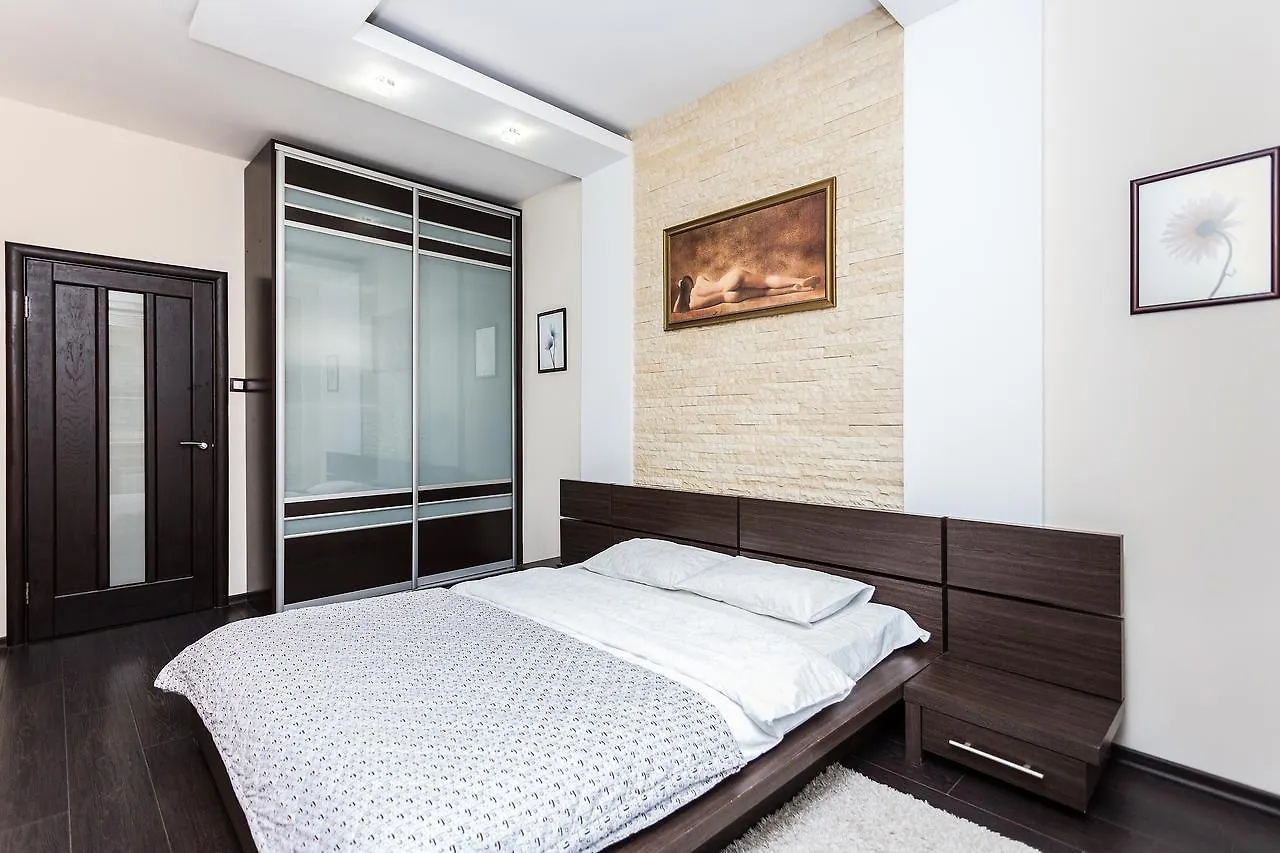 Central Apartment On Nezavisimosti 23
